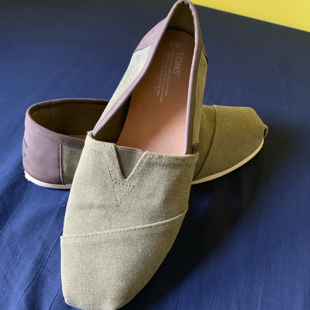 Toms - Picture 2 of 2